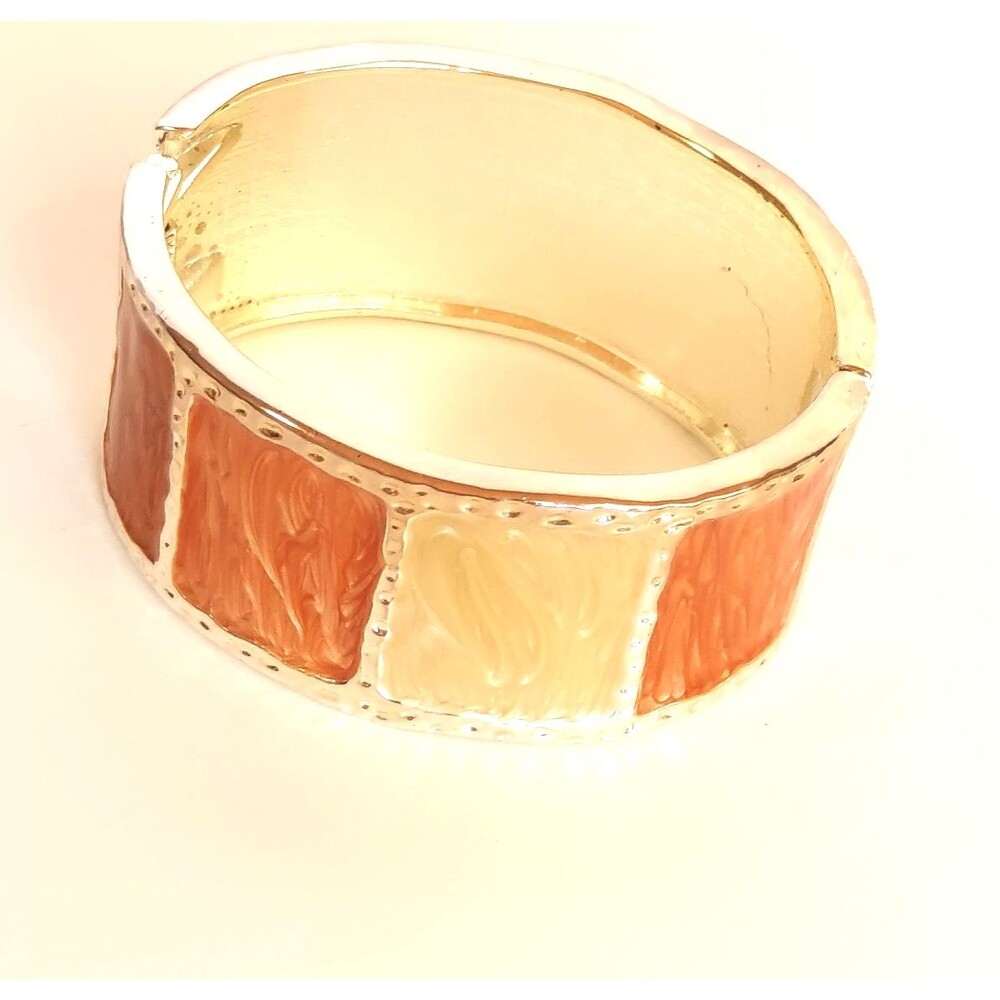 1980's Silver Tone beige Cream Enamel 1" Wide Hinged Bangle Bracelet Vtg New